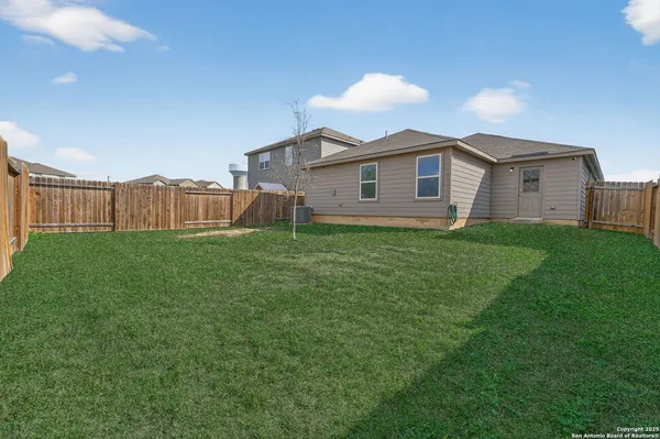 $1,800 | 15115 Jetfire Point, Von Ormy, TX 78073