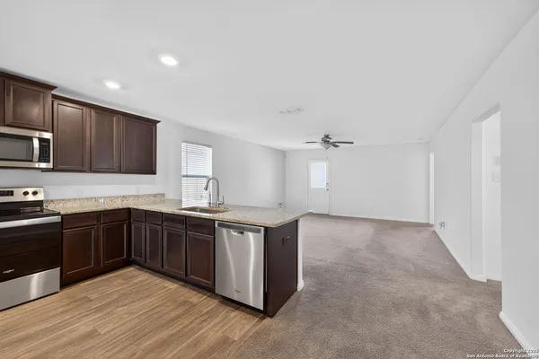 $1,800 | 15115 Jetfire Point, Von Ormy, TX 78073