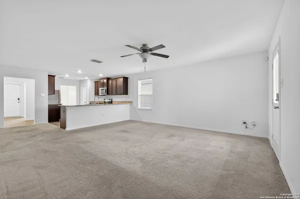 $1,800 | 15115 Jetfire Point, Von Ormy, TX 78073