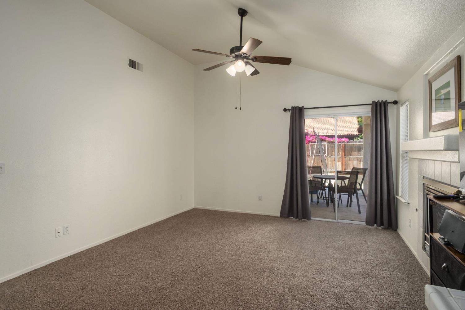 5682 West Sample Avenue Fresno, CA 93722 - Photo 14 of 25
