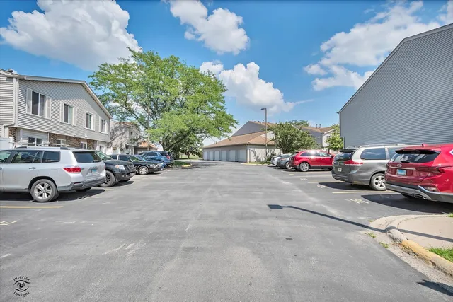 $229,900 | 5 East Fernwood Drive, Bolingbrook, IL 60440