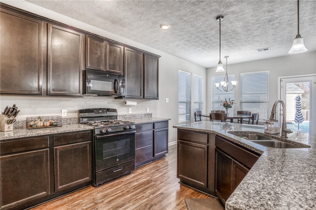1827 Basin Trail Brenham, TX 77833 - Photo 10 of 38