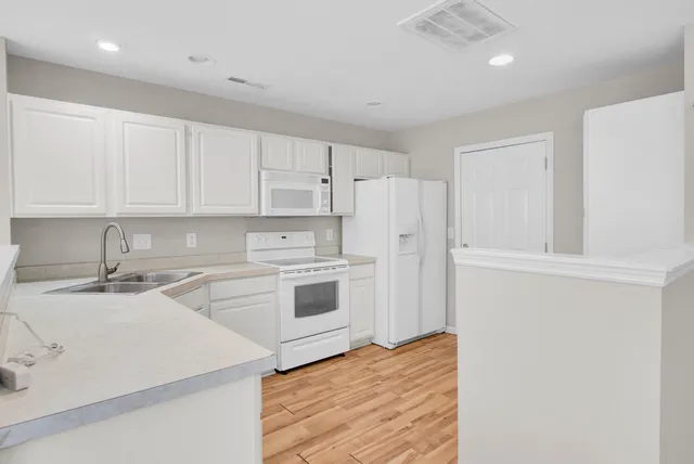 $2,000 | 208 Darcy Avenue, Goose Creek, SC 29445