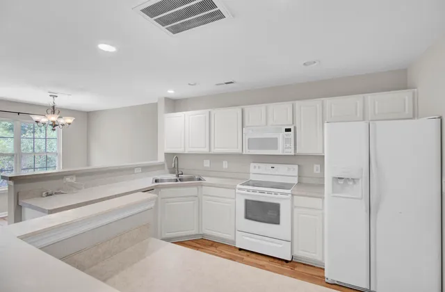 $2,000 | 208 Darcy Avenue, Goose Creek, SC 29445