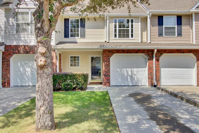 $2,000 | 208 Darcy Avenue, Goose Creek, SC 29445