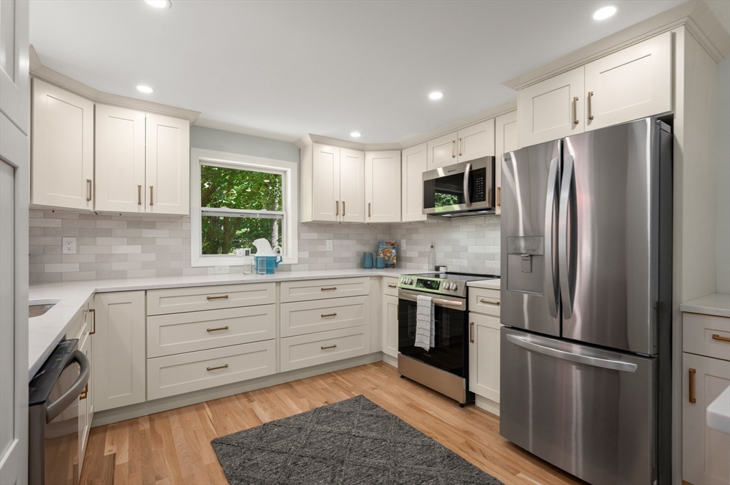 8 Elginwood Road Peabody, MA 01960 - Photo 12 of 38