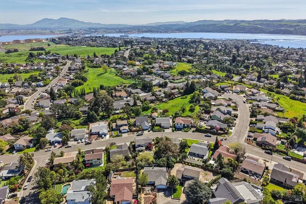 $825,000 | 212 Eaton Court, Benicia, CA 94510