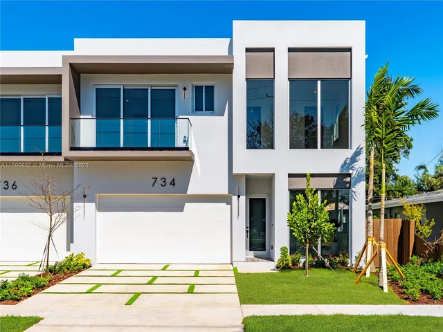 a view of a house with a yard and plants