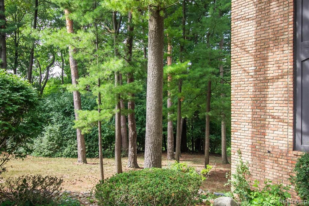1931 Pine Ridge Lane Bloomfield Hills, MI 48302 - Photo 45 of 47