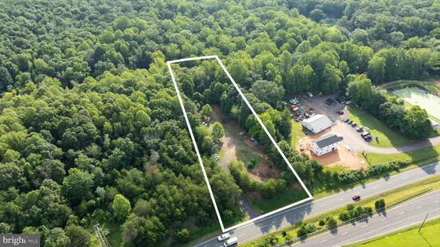 a view of a tennis court