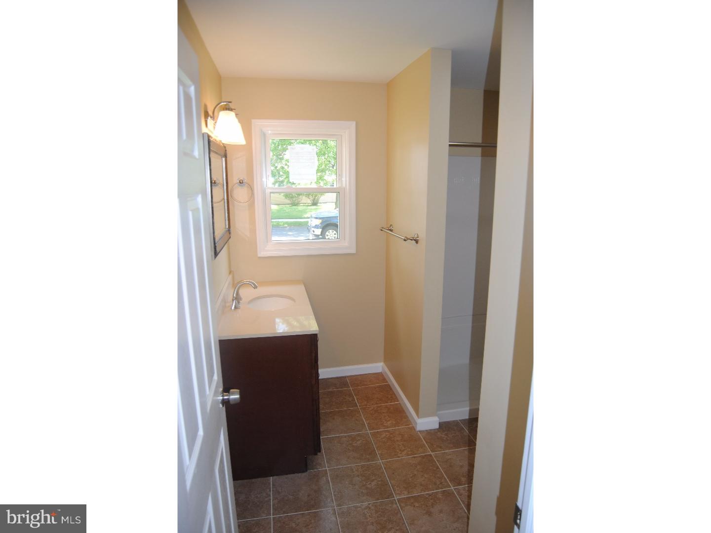 45 Goldengate Road Levittown, PA 19057 - Photo 13 of 25 Bathroom