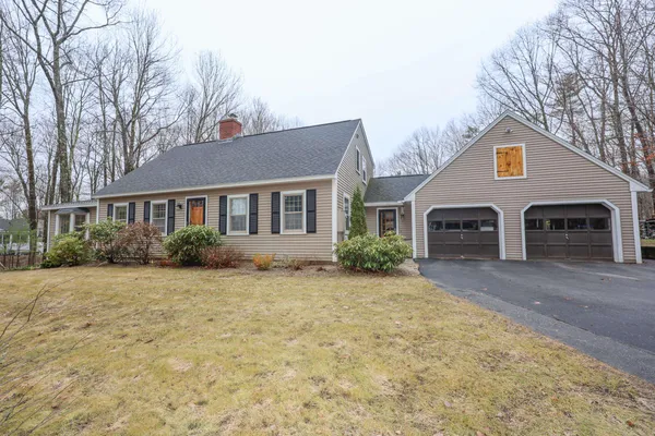 $749,900 | 406 4th Range Road, Pembroke, NH 03275