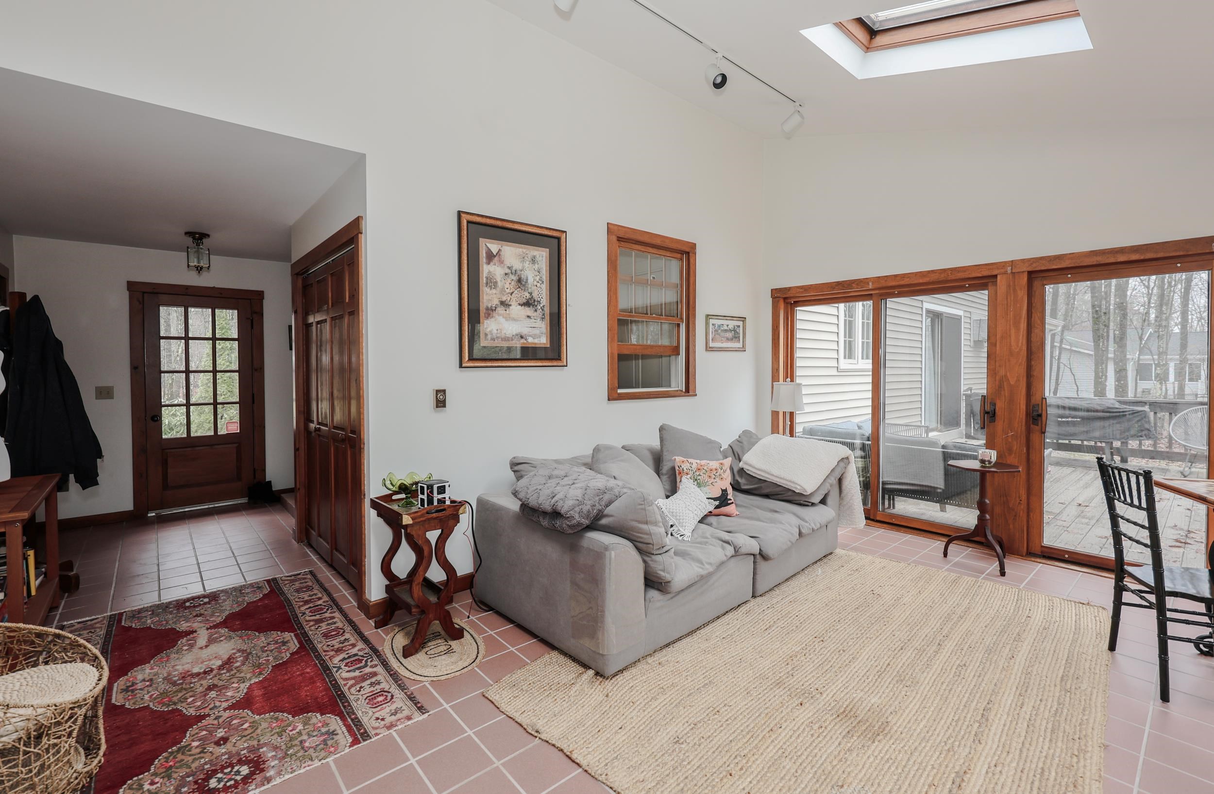 406 4th Range Road Pembroke, NH 03275 - Photo 3 of 40