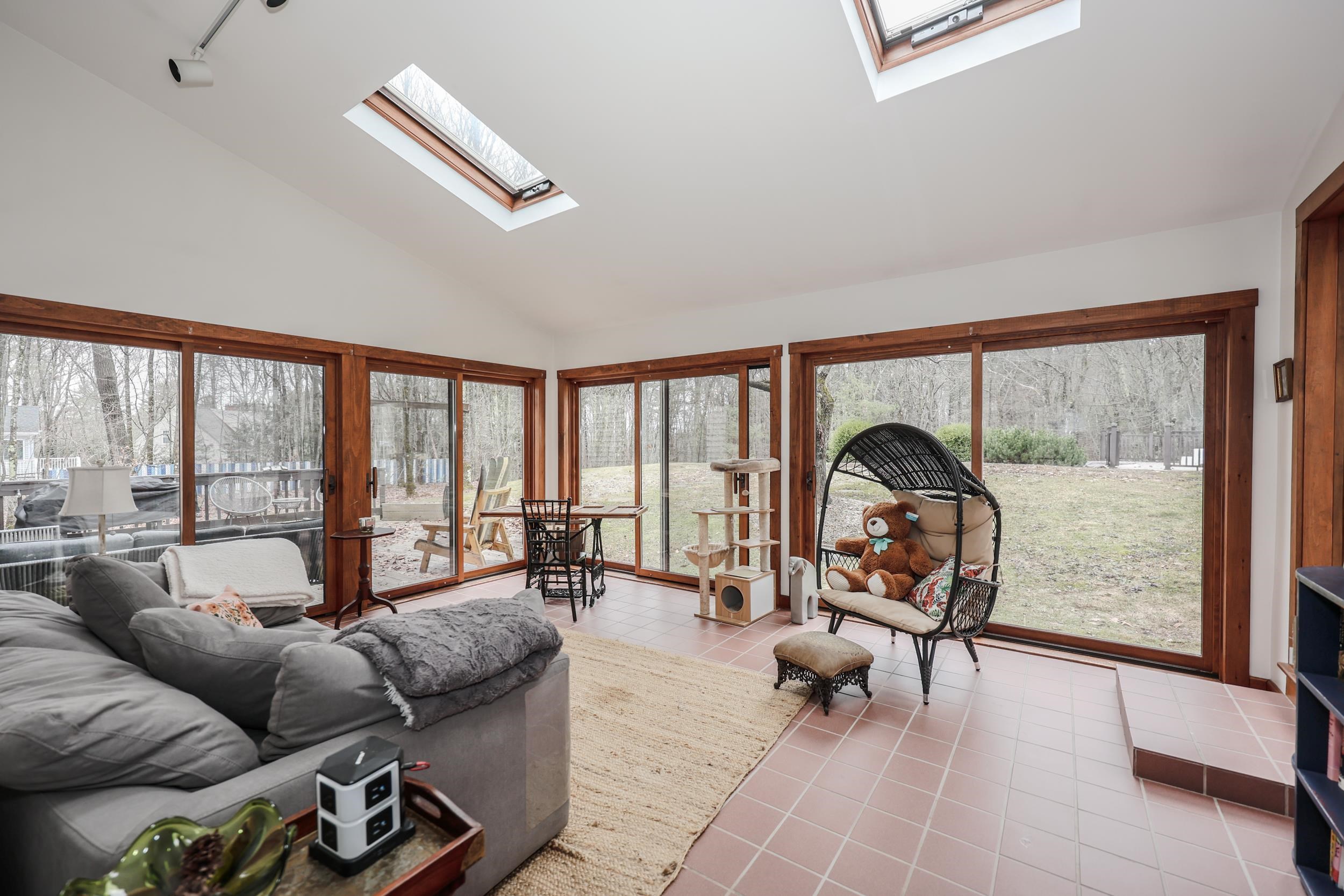 406 4th Range Road Pembroke, NH 03275 - Photo 4 of 40