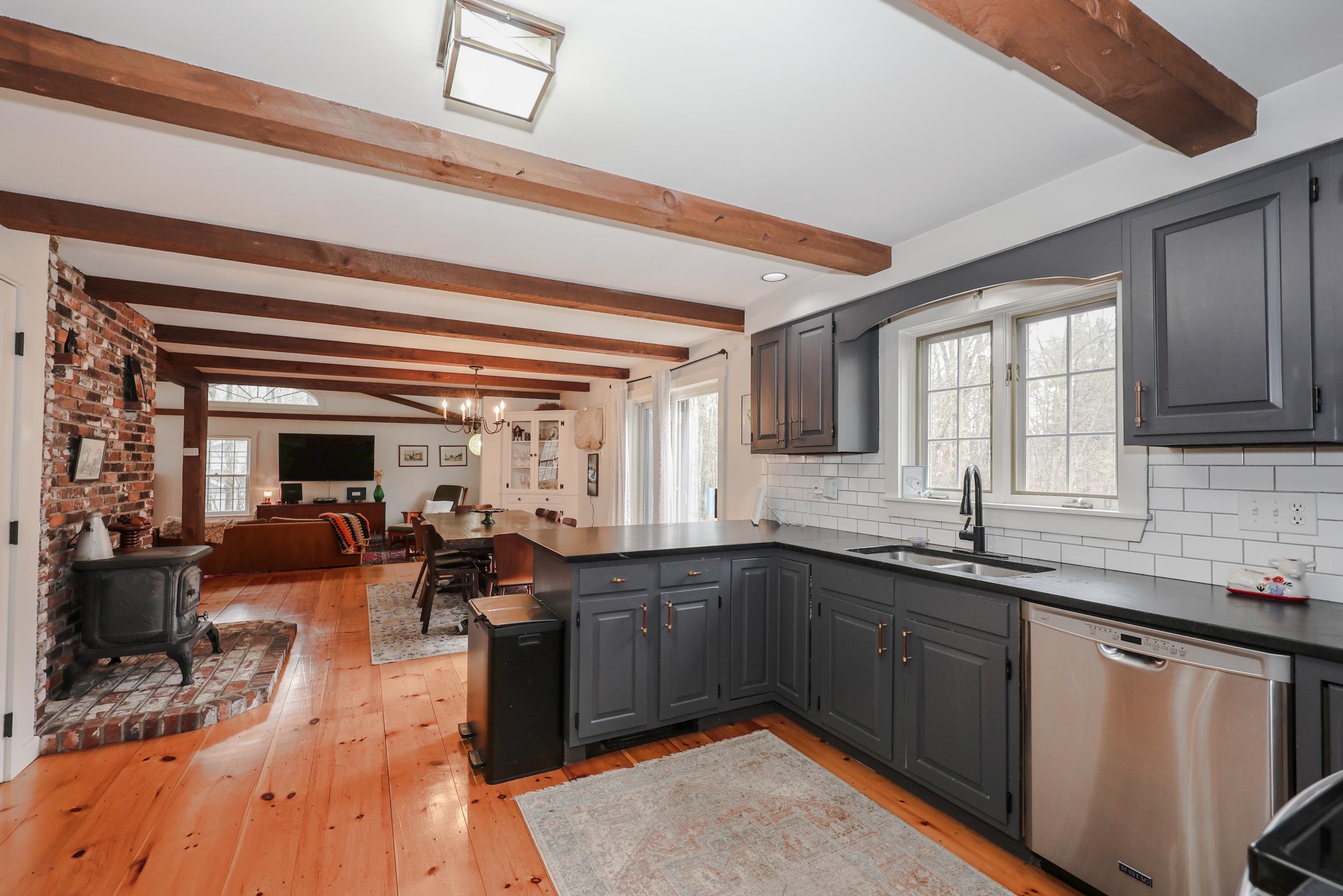 406 4th Range Road Pembroke, NH 03275 - Photo 5 of 40