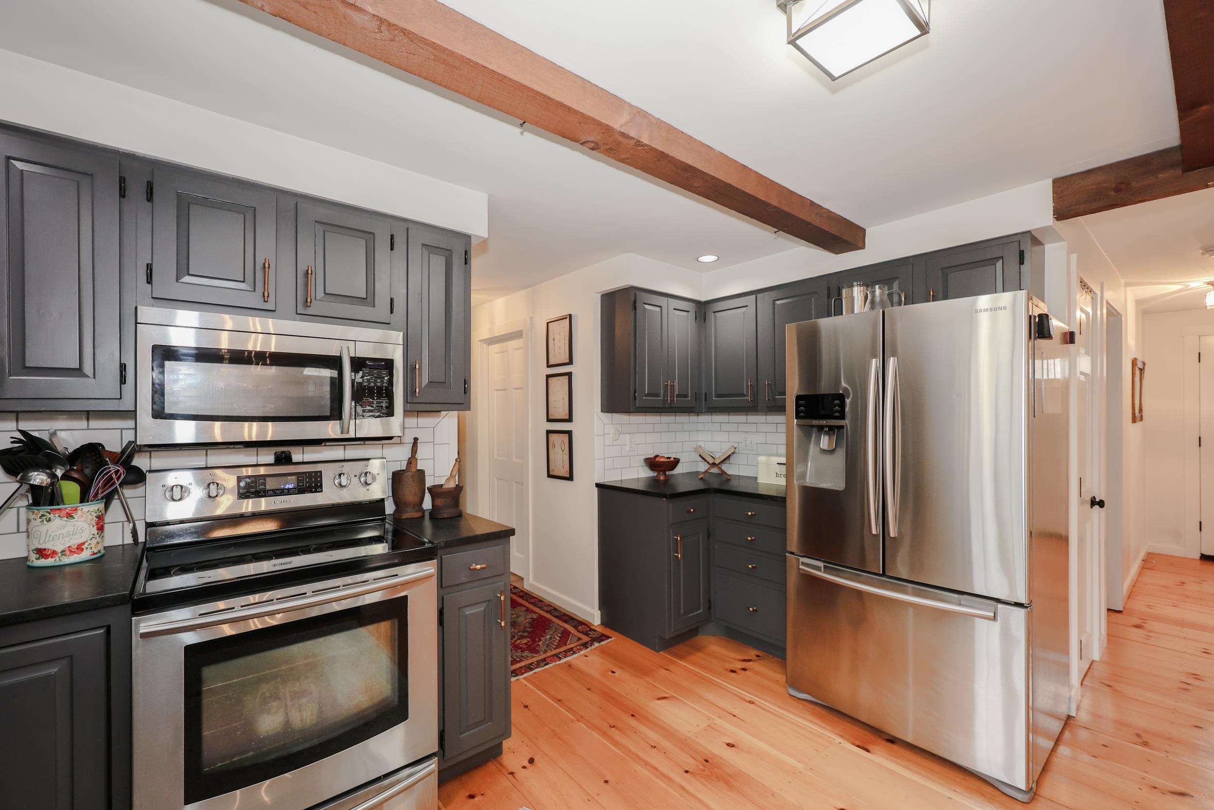 406 4th Range Road Pembroke, NH 03275 - Photo 6 of 40