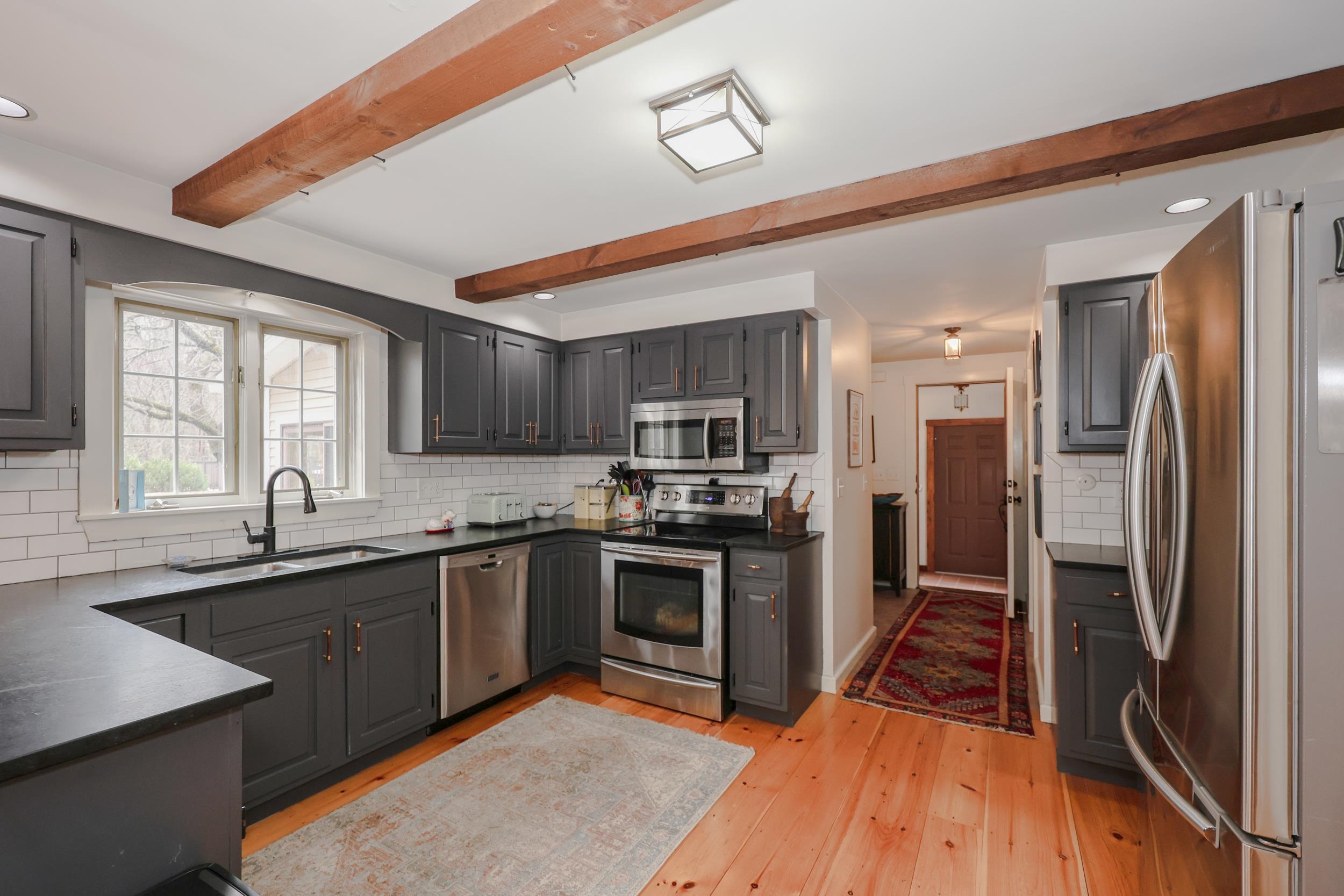 406 4th Range Road Pembroke, NH 03275 - Photo 7 of 40