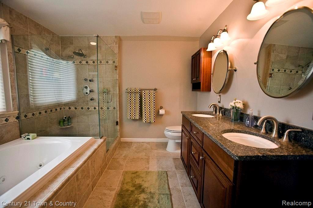 372 Silvervale Drive Rochester, MI 48309 - Photo 17 of 25 Master bath