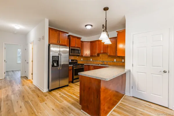 $3,500 | 975 Main Street, Unit 18, Farmingdale, NY 11735