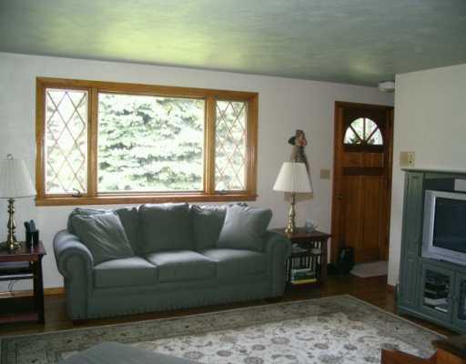 310 Leslie Road Valencia, PA 16059 - Photo 2 of 8 Living Room.