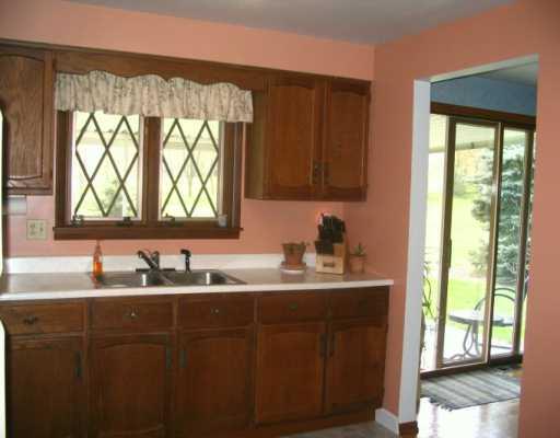 310 Leslie Road Valencia, PA 16059 - Photo 4 of 8 Kitchen.