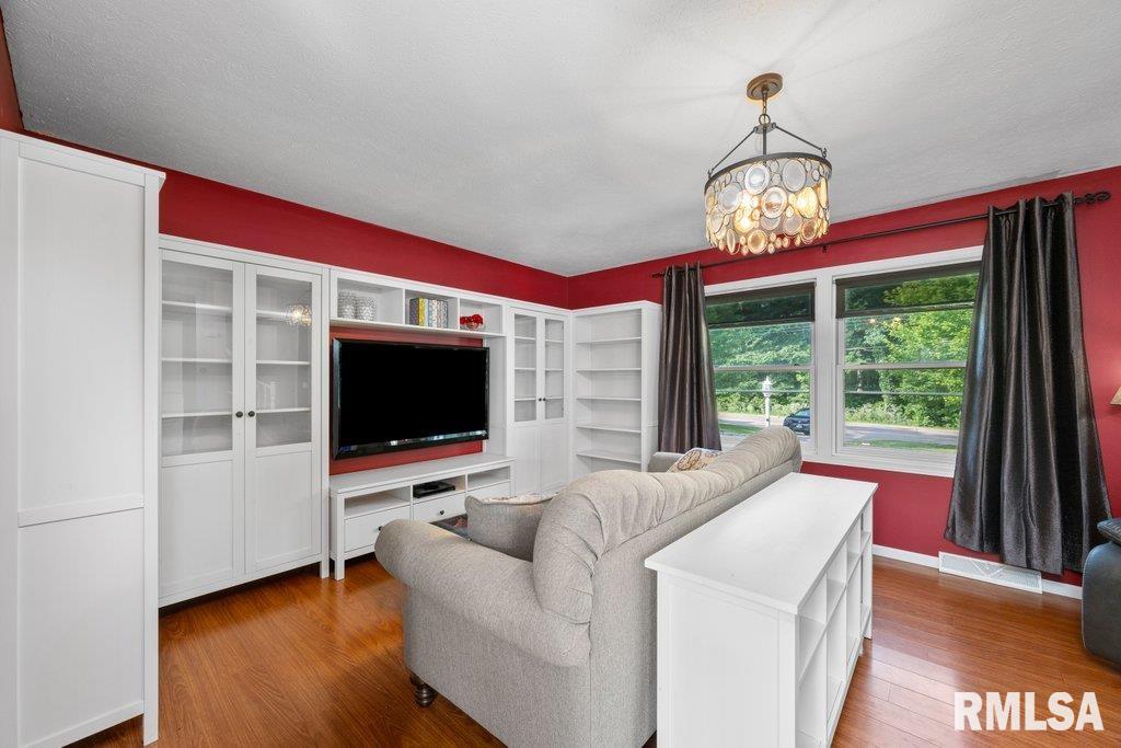 8127 Knoxville Road Milan, IL 61264 - Photo 7 of 46 Gallery Image 7