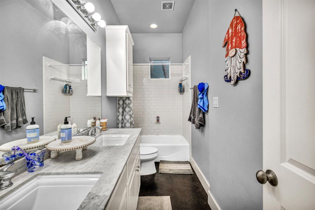 4517 Depew Avenue Austin, TX 78751 - Photo 18 of 20 a very nice looking room with a couch