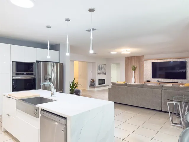 a view of a house with backyard and porch