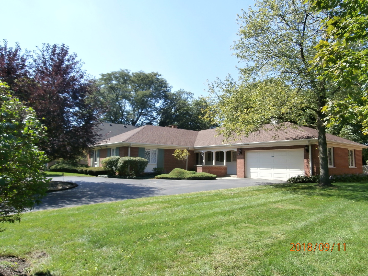 286 Longcommon Road Riverside, IL 60546 - Photo 2 of 24