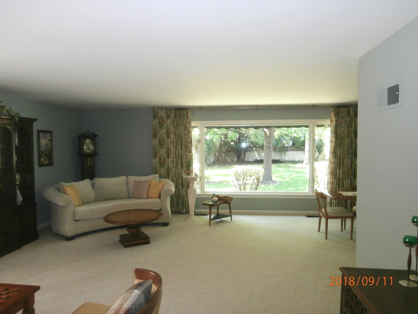 286 Longcommon Road Riverside, IL 60546 - Photo 5 of 24