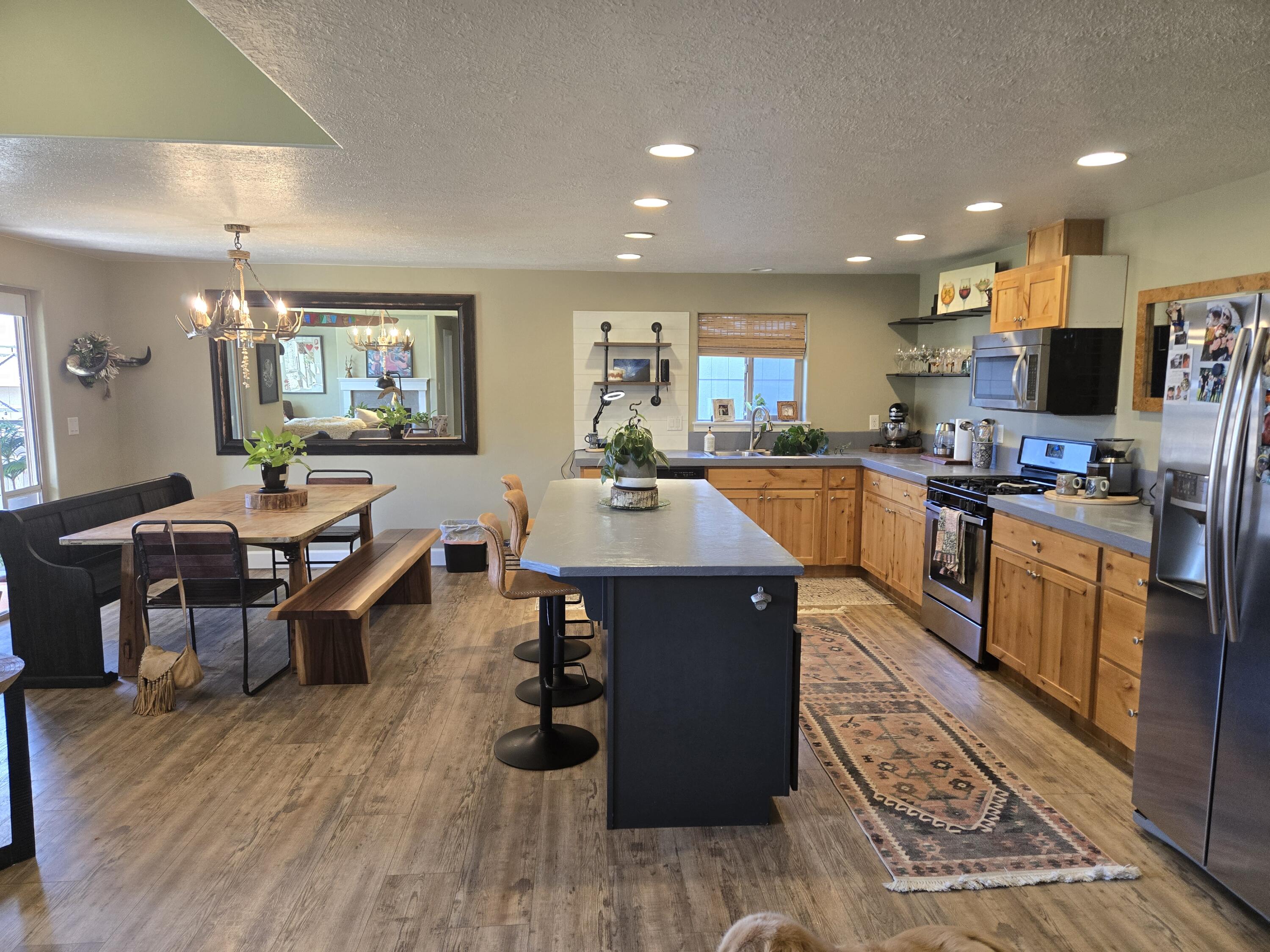 2845 Southwest 31st Street Redmond, OR 97756 - Photo 10 of 33 Open Kitchen Dining