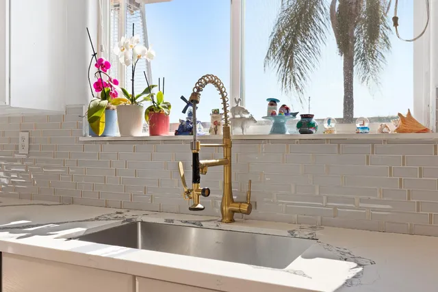 a close view of sink and tap