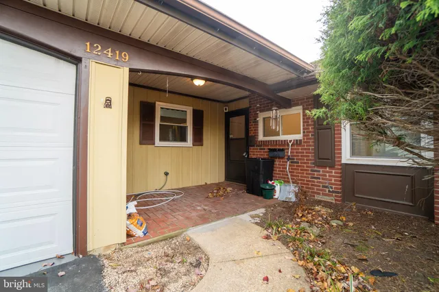 a view of a backyard of the house