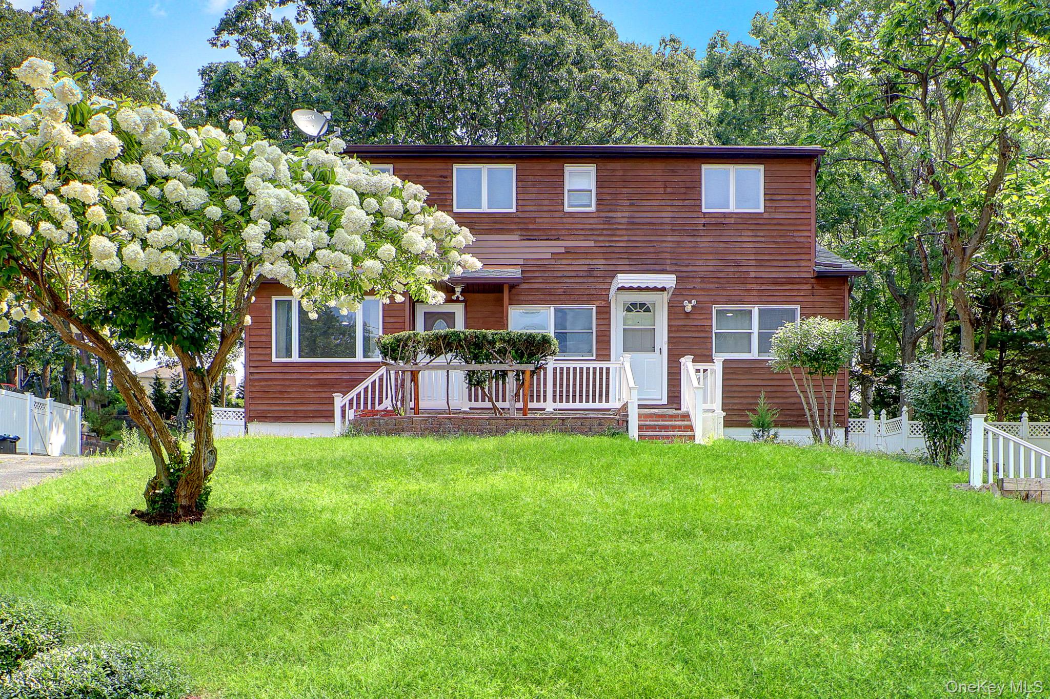 653 Meadow Road Smithtown, NY 11787 - Photo 2 of 34 Gallery Image 2