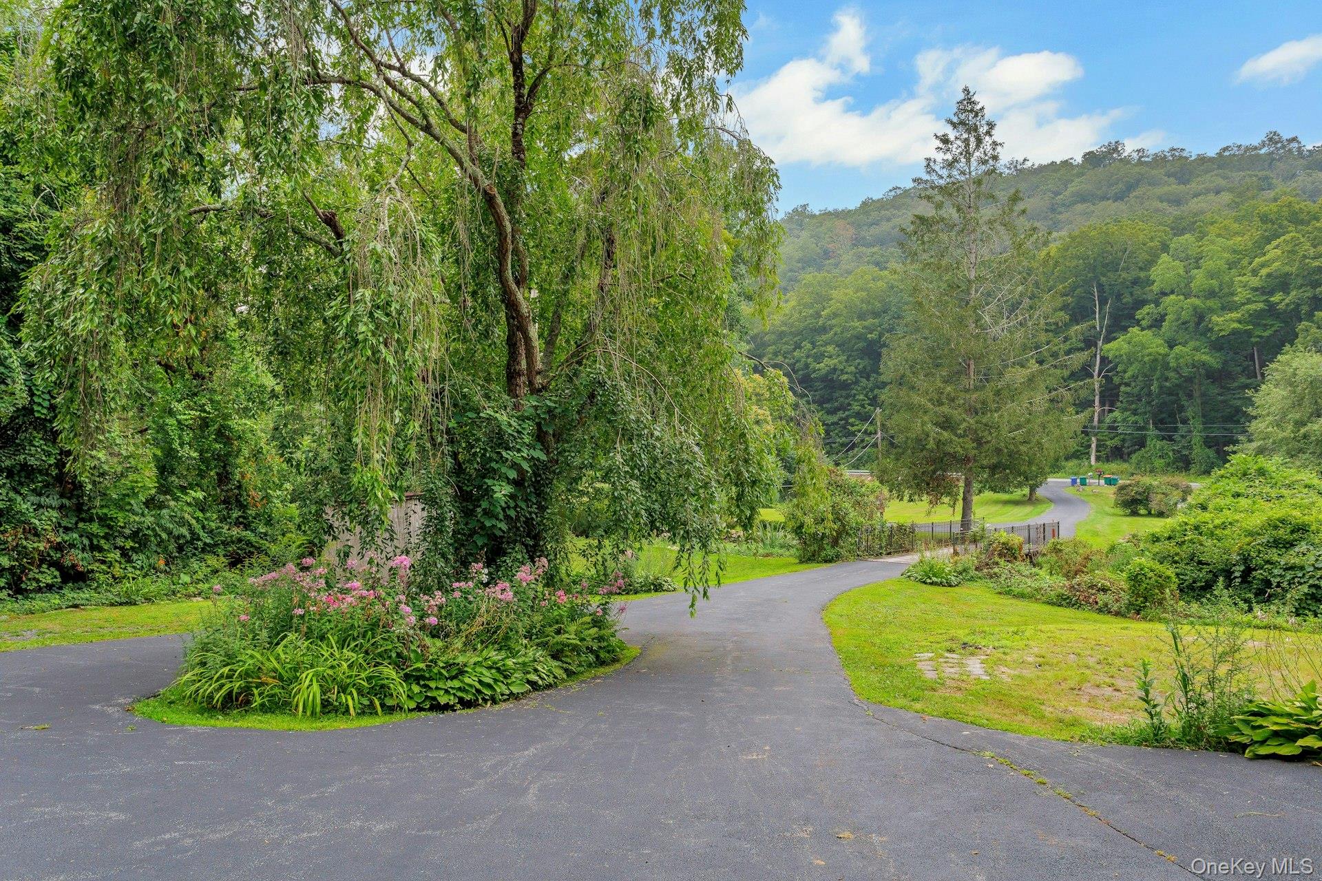 934 Peekskill Hollow Road Carmel, NY 10579 - Photo 3 of 33