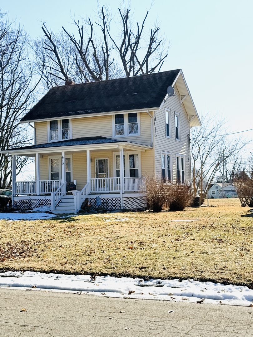 615 East Seminary Avenue Hoopeston, IL 60942 - Photo 2 of 21