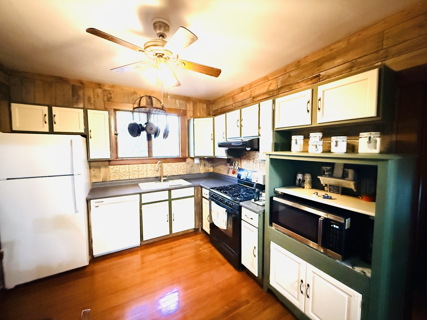 615 East Seminary Avenue Hoopeston, IL 60942 - Photo 4 of 21