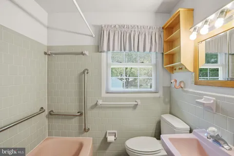 $1,099,000 | 6917 Jenkins Lane, Falls Church, VA 22043