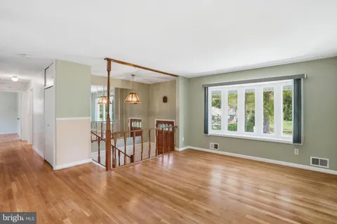 $1,099,000 | 6917 Jenkins Lane, Falls Church, VA 22043