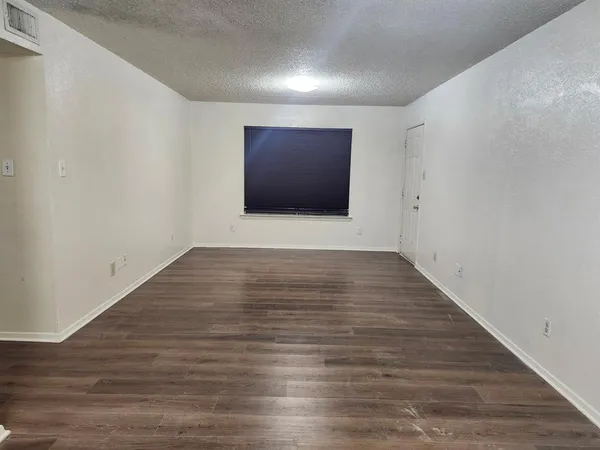 $960 | 2507 Stella Street, Unit C, Denton, TX 76201
