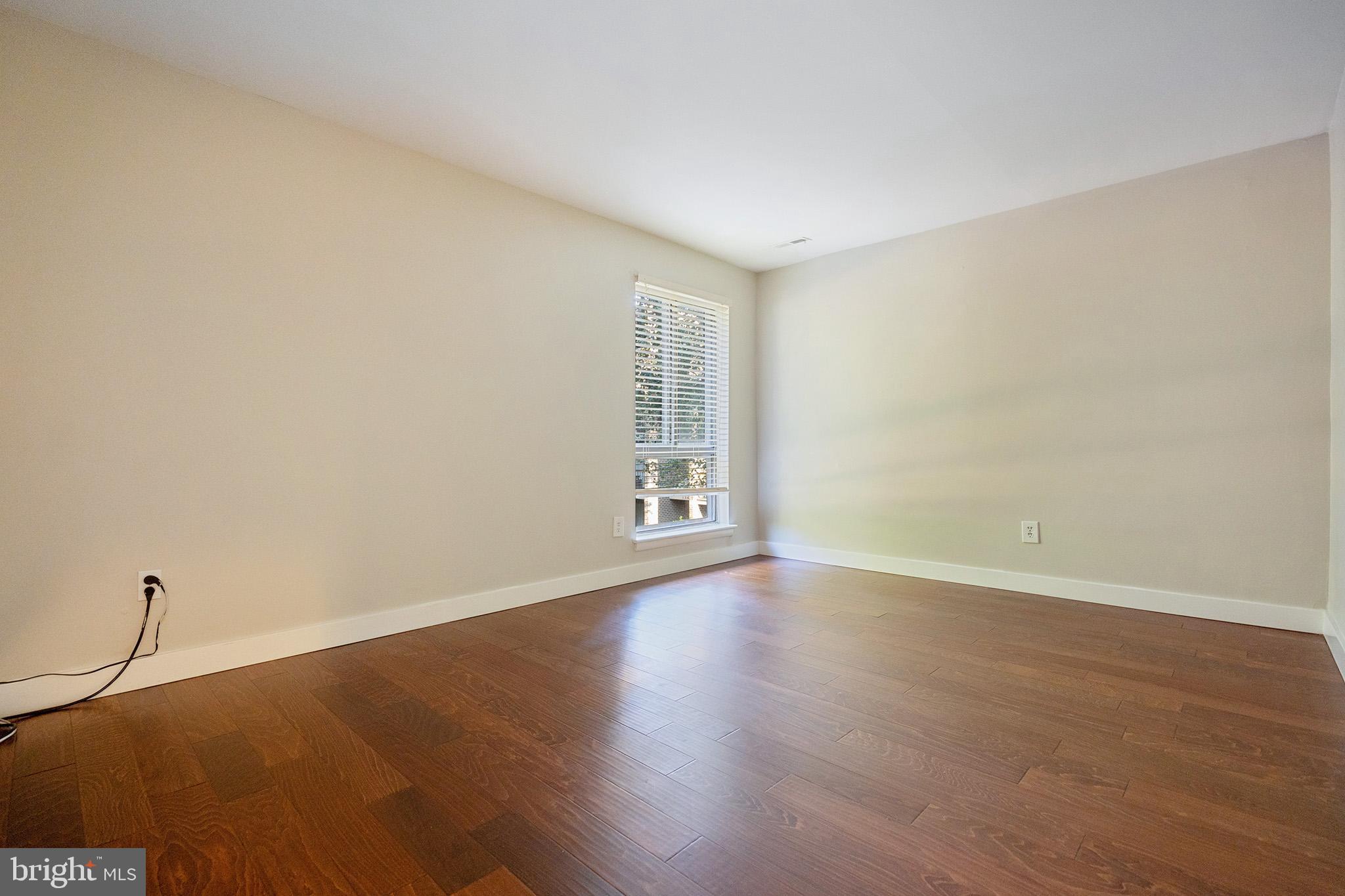 11216 Chestnut Grove Square, Unit 11216220 Reston, VA 20190 - Photo 14 of 18 Primary Bedroom