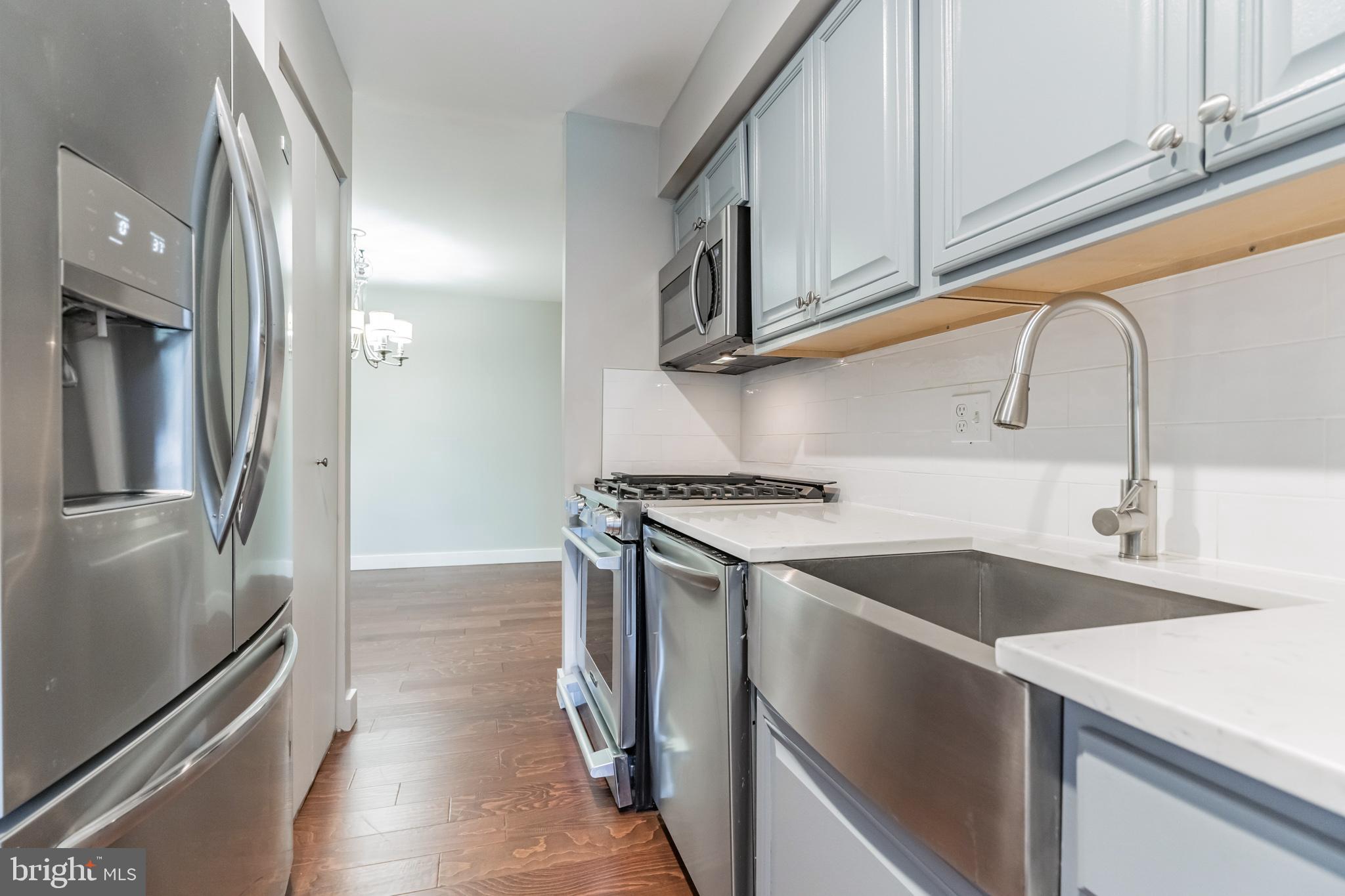 11216 Chestnut Grove Square, Unit 11216220 Reston, VA 20190 - Photo 6 of 18 Farm Sink and Quartz Counters