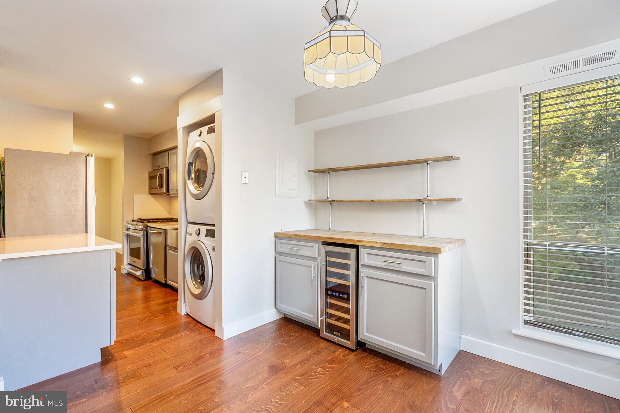 11216 Chestnut Grove Square, Unit 11216220 Reston, VA 20190 - Photo 9 of 18 Cool beverage station