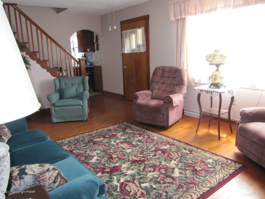 37 Fiddletown Road Kunkletown, PA 18058 - Photo 10 of 20 Living Room