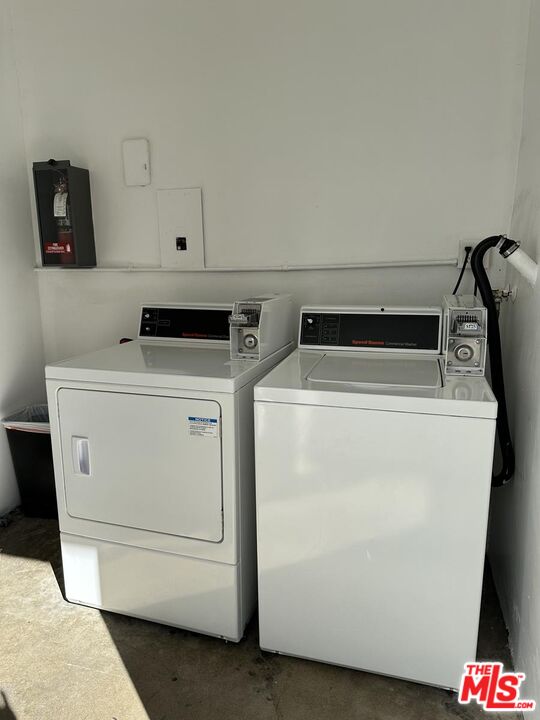 12610 Caswell Avenue, Unit 4 Los Angeles, CA 90066 - Photo 14 of 16 a utility room with dryer and washer