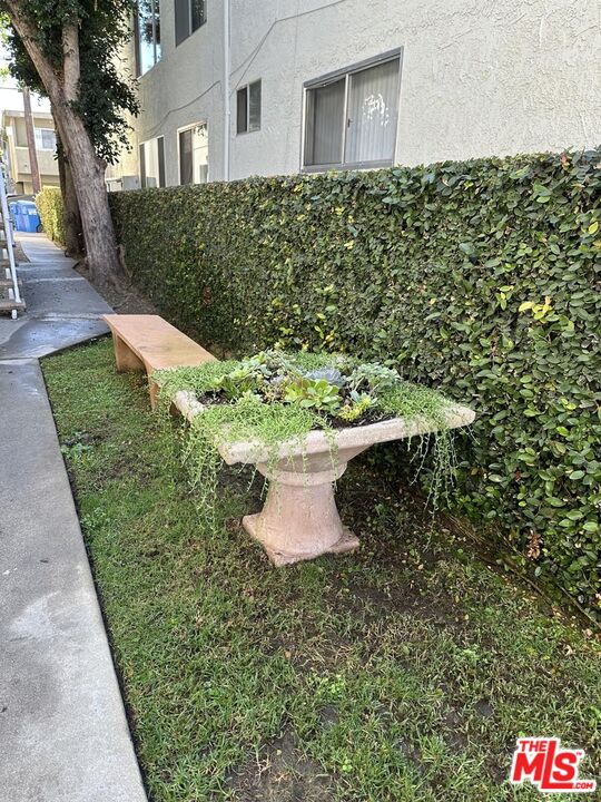 12610 Caswell Avenue, Unit 4 Los Angeles, CA 90066 - Photo 16 of 16 a view of a back yard of the house