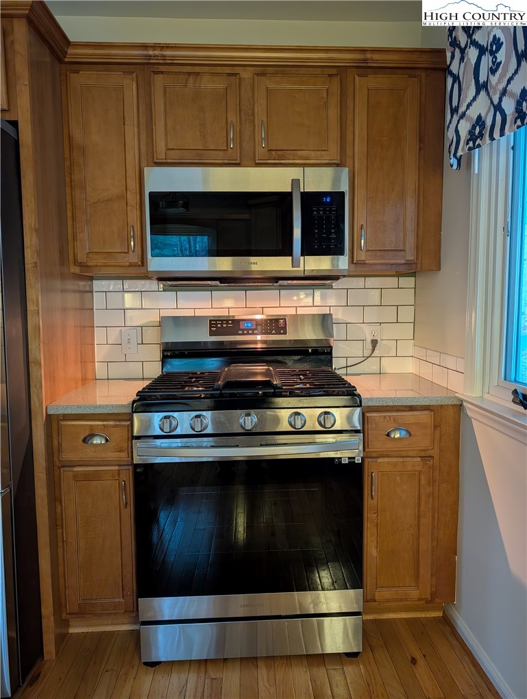 57 Village Road Glade Valley, NC 28627 - Photo 7 of 47 a stove top oven sitting inside of a kitchen