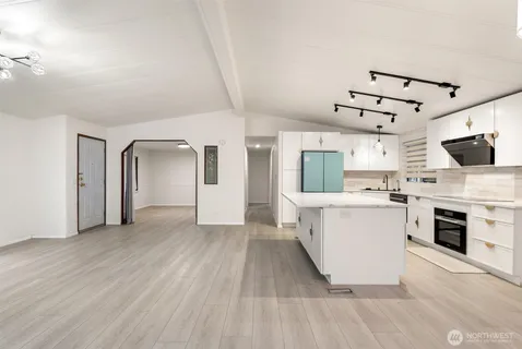 $215,000 | 28000 Northeast 142nd Place, Unit 121, Duvall, WA 98019