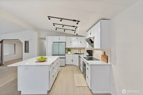 $215,000 | 28000 Northeast 142nd Place, Unit 121, Duvall, WA 98019