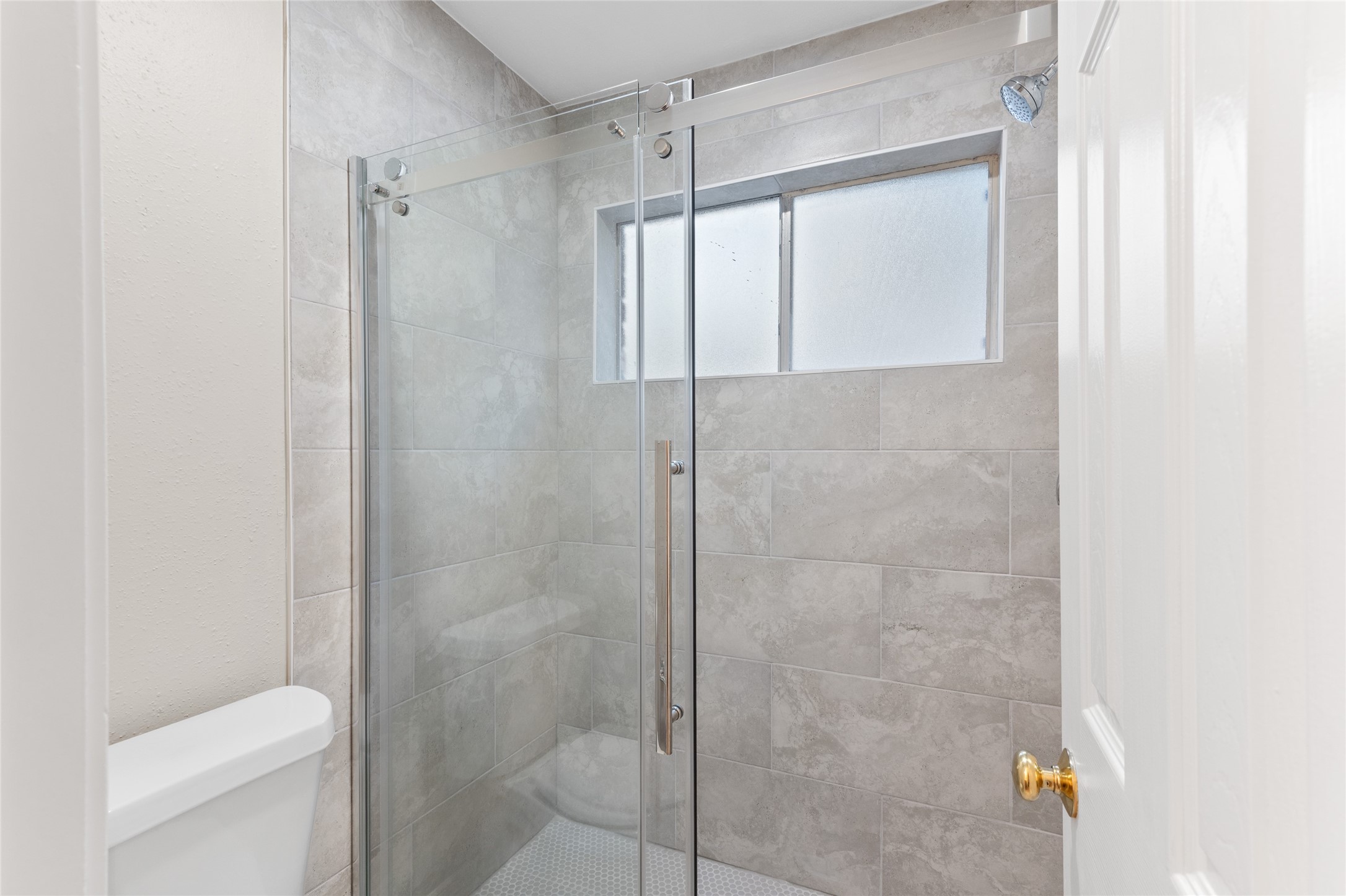 8314 Poplar Ridge Lane Humble, TX 77338 - Photo 17 of 20 a bathroom with a shower and a toilet